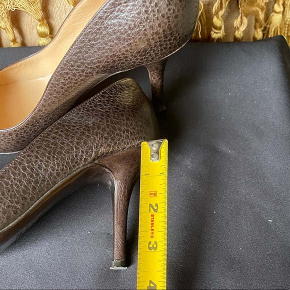 Fendi Brown Textured Leather Pumps - Picture 7 of 7